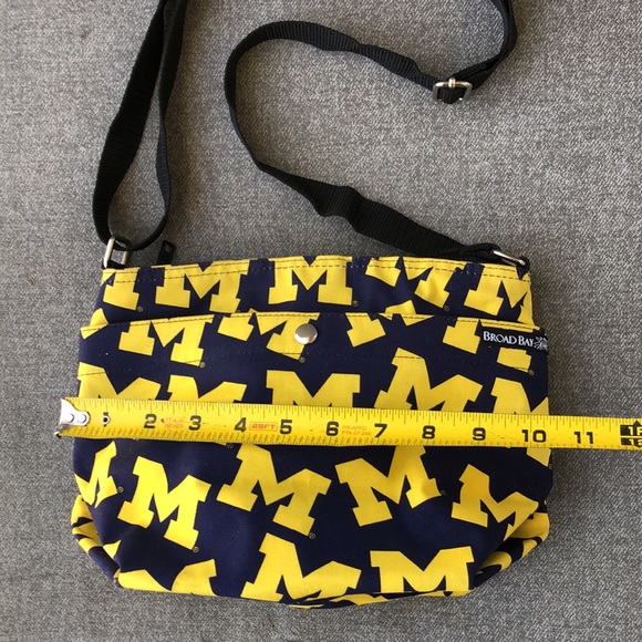 NWOT! - BROAD BAY University of Michigan Print Cotton Canvas Crossbody Bag - Picture 10 of 11